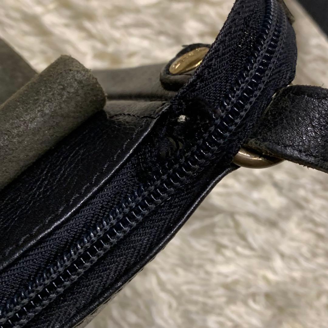 イルビゾンテ ショルダーバッグ フラップ レザー ロゴ型押し ブラック