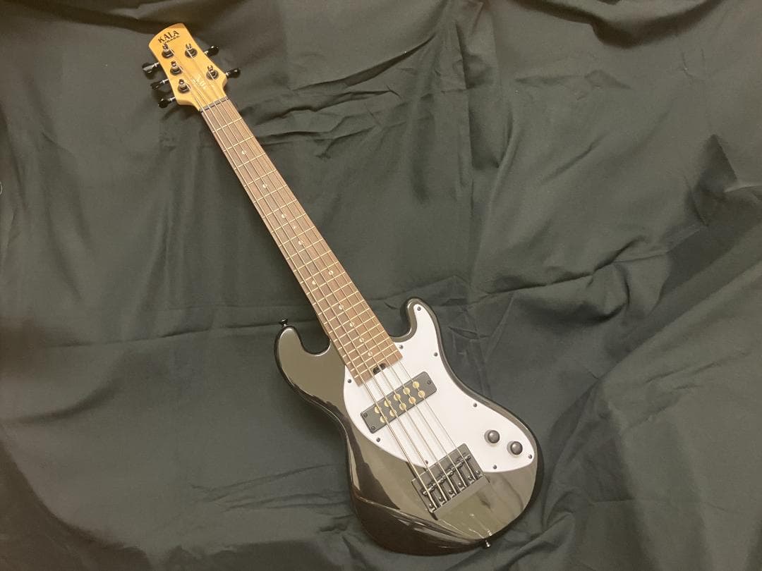 ★年末年始セール 価格★【未使用】KALA ５弦ウクレレベース（黒）専用ケース付