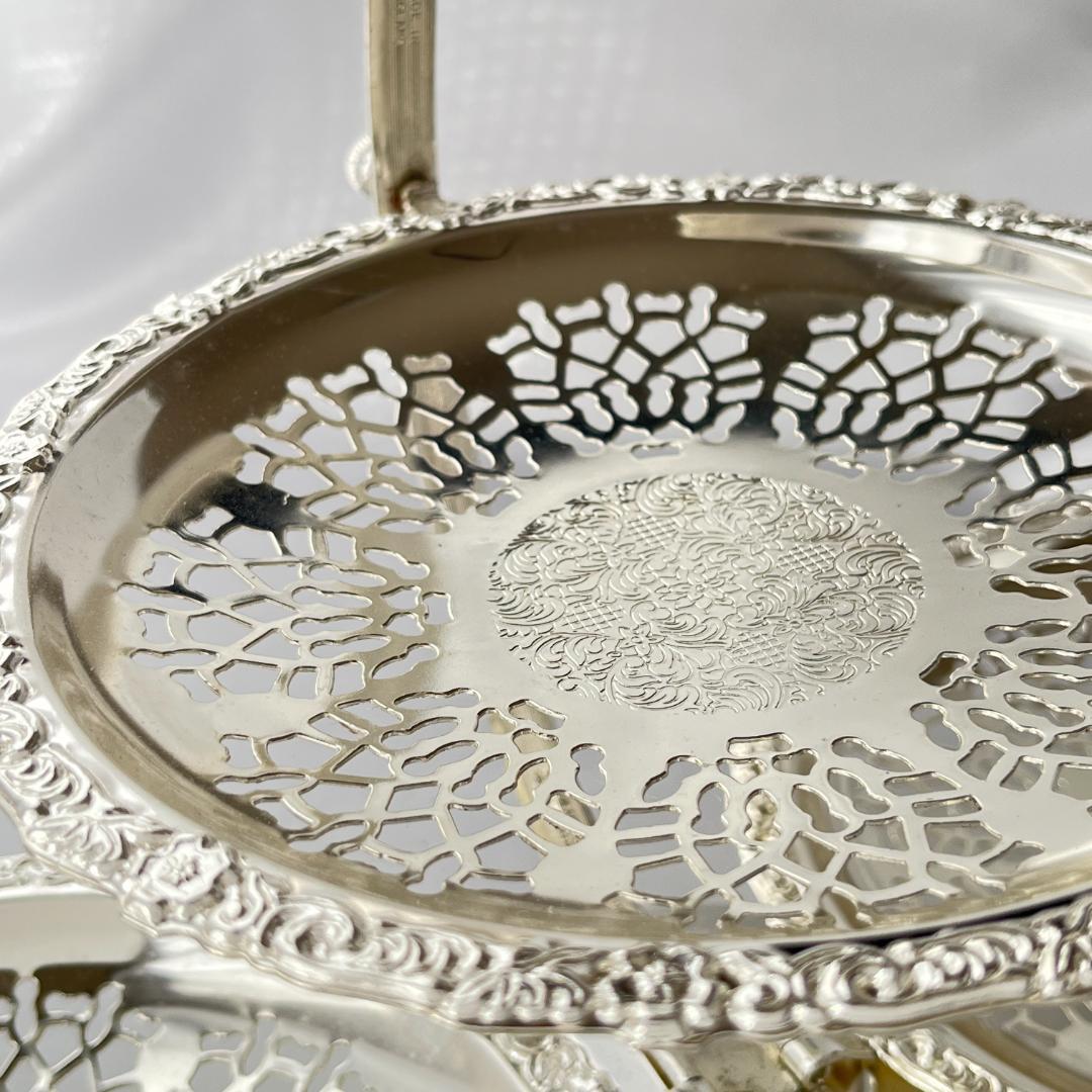 【英国 】エンボスと透かしのケーキスタンド Queen Anne