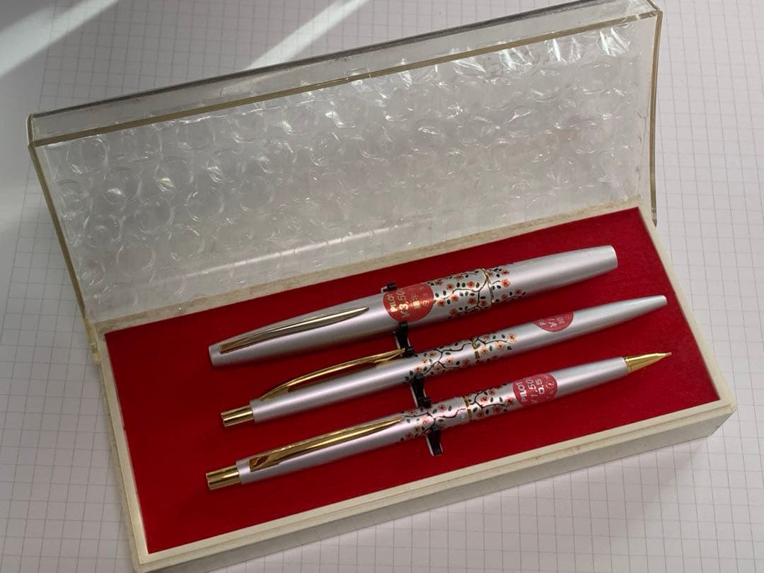 パイロット　花柄　万年筆14K585、ボールペンとシャーペン3本セット