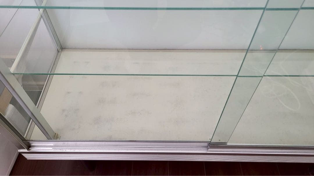 ガラスショーケース/ガラスキャビネット/照明使用不可