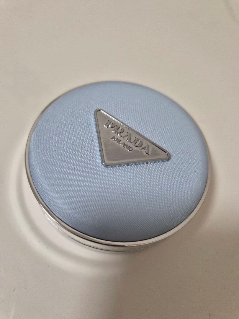 PRADA クッションファンデーション(限定カラーケース)