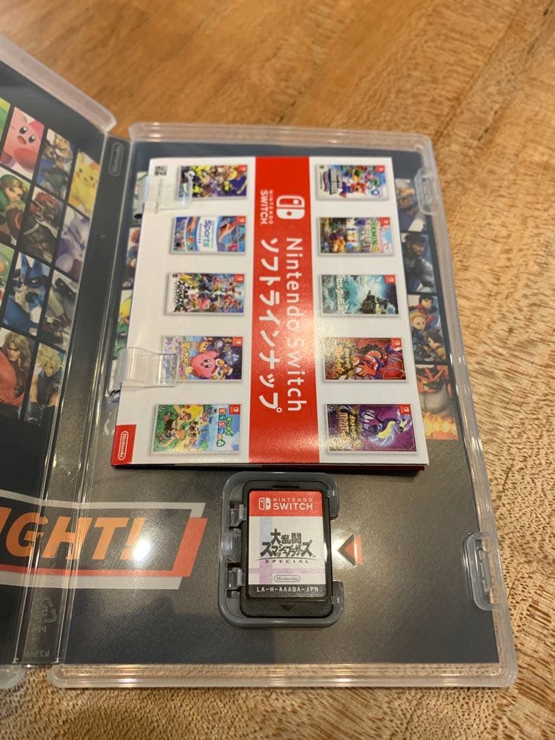 Nintendo Switch本体と 大乱闘スマッシュブラザーズのカセット