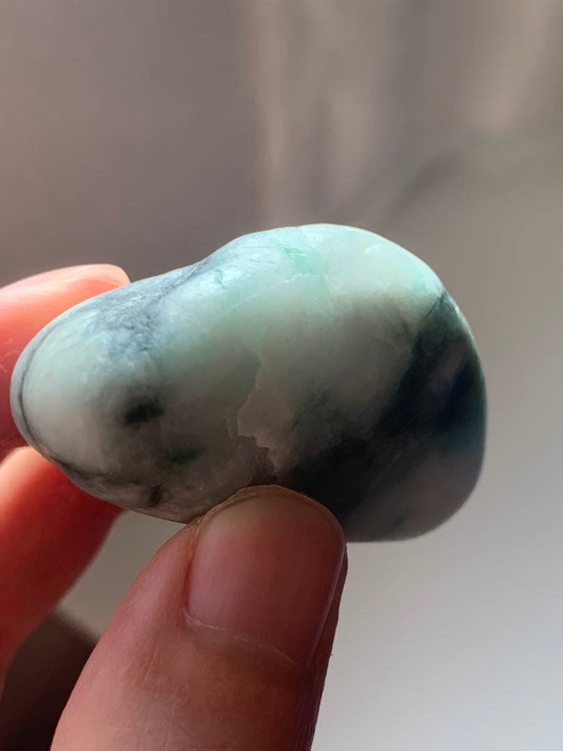 糸魚川ひすい極上海石　67g 翡翠　鉱物標本　コン沢　水石　根付　糸魚川翡翠