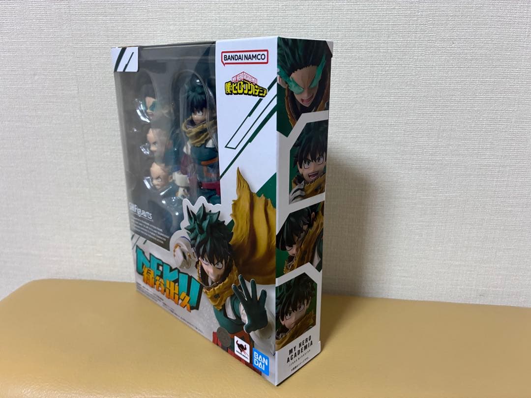 新品未開封　僕のヒーローアカデミア：S.H.Figuarts　緑谷出久＋缶バッジ