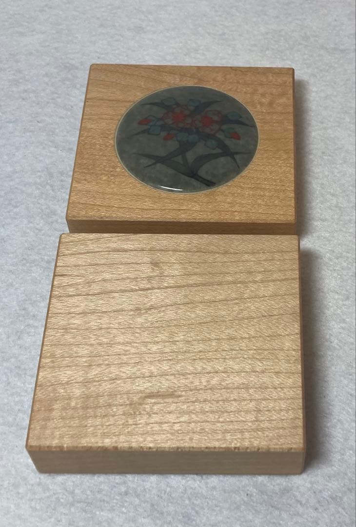 B291h 「色絵薄墨草花文 香合」十四代今泉今右衛門作　茶道具