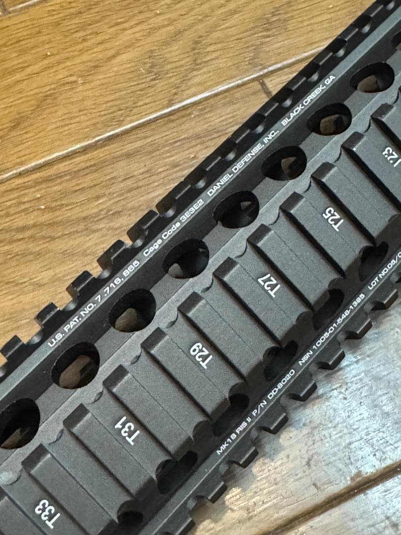 Daniel Defense RISⅡ ハンドガード FDE 9.5インチ