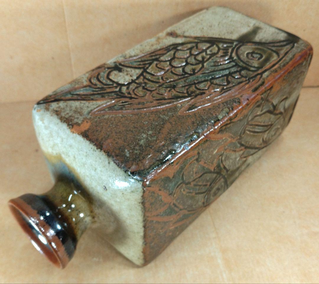 【本物保証】金城次郎 魚紋角瓶 共箱 栞 人間国宝 壺屋焼 希少魚6匹 h24㎝