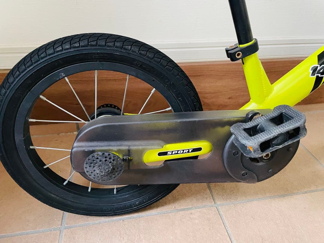 ストライダー 限定STRIDER 14X ライムイエロー スタンド＆空気入付き