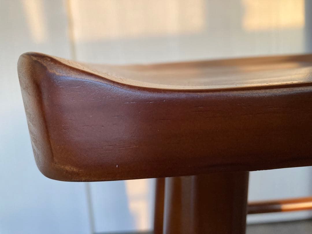 【kona】木製スツール 波型座面