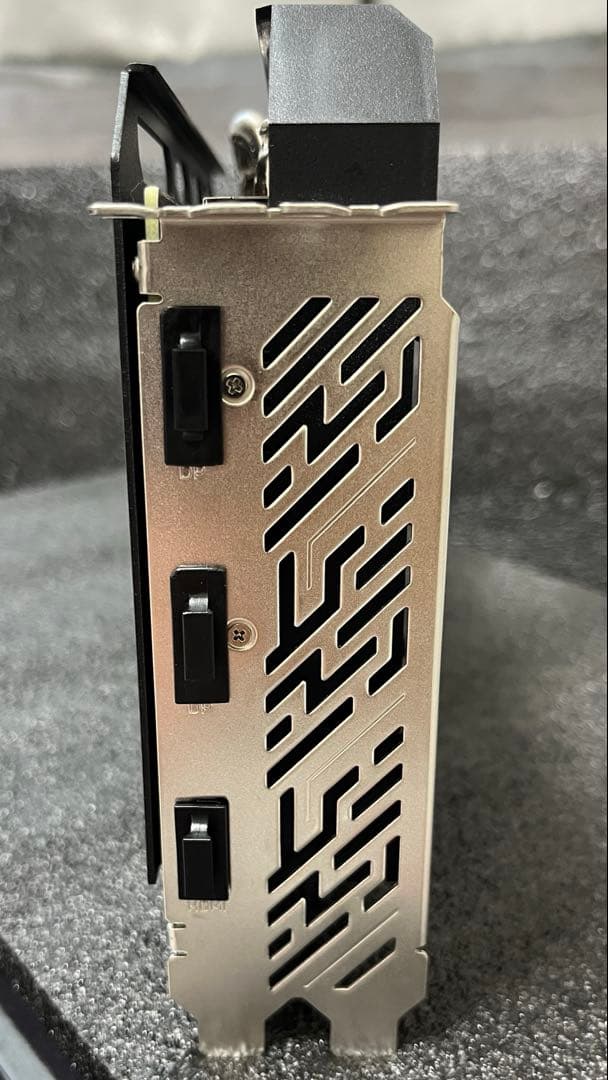 グラフィックボード・グラボ・ビデオカード ASRock Radeon RX9060XT Challenger 16GBOC