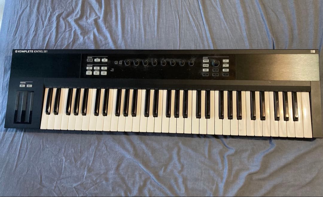 KOMPLETE KONTROL S61 MIDIキーボード mk1