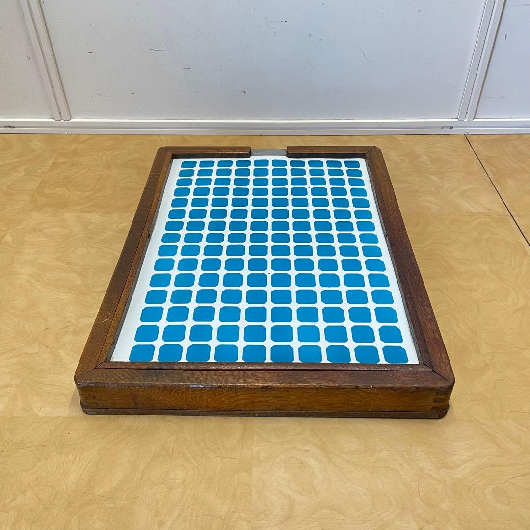 木枠ストーブ台② ビンテージ アンティーク レトロ 飾り台 花台 タイル模様