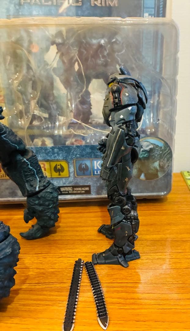 ネカ　パシフィック・リム　フィギュア　レザーバック　ジプシーデンジャー　NECA