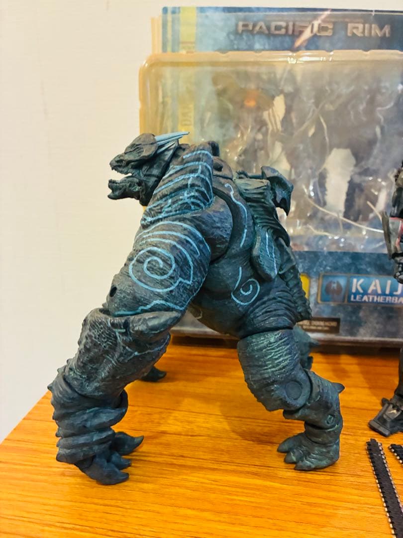 ネカ　パシフィック・リム　フィギュア　レザーバック　ジプシーデンジャー　NECA