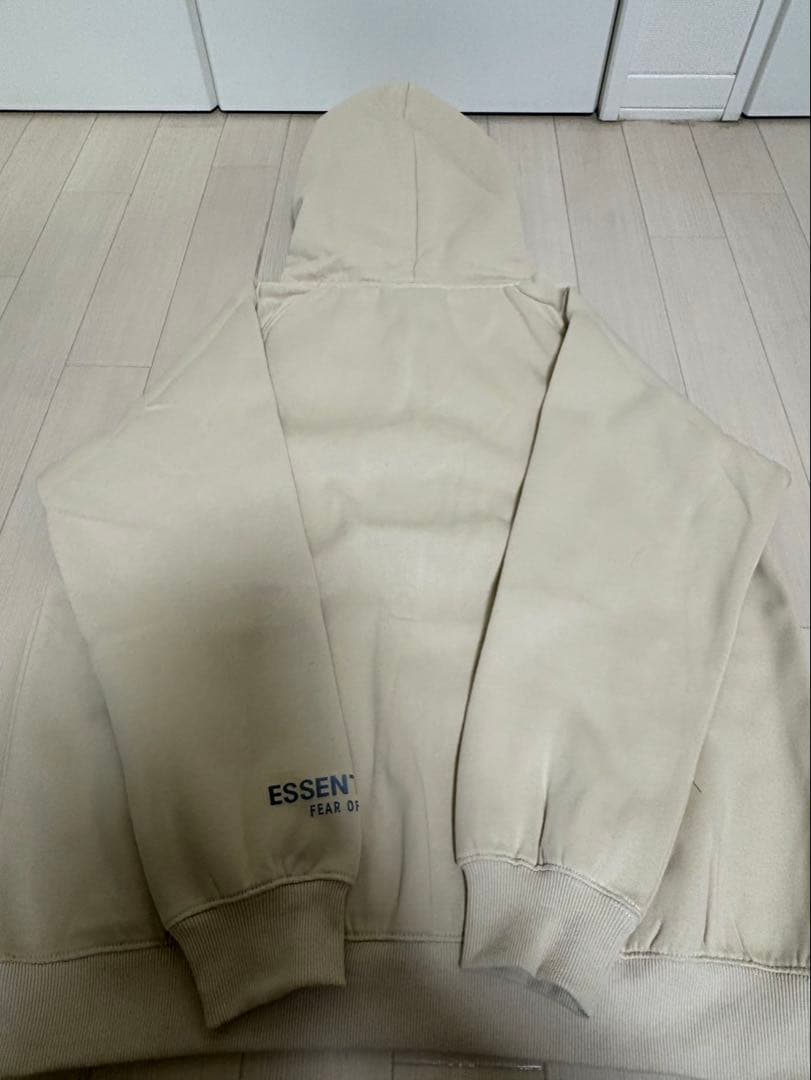 ESSENTIALS フロントロゴhoodie 新品未使用
