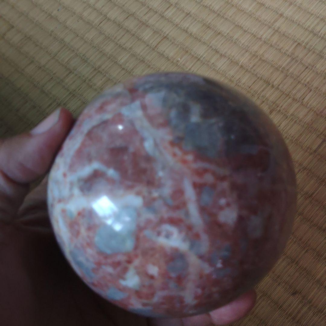 日本製 赤青模様の石球と台座