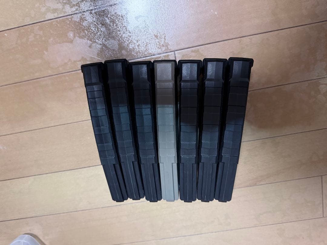 M4 R5風 電動ガン Leviathan-V2 マガジン6本　バッテリー付き