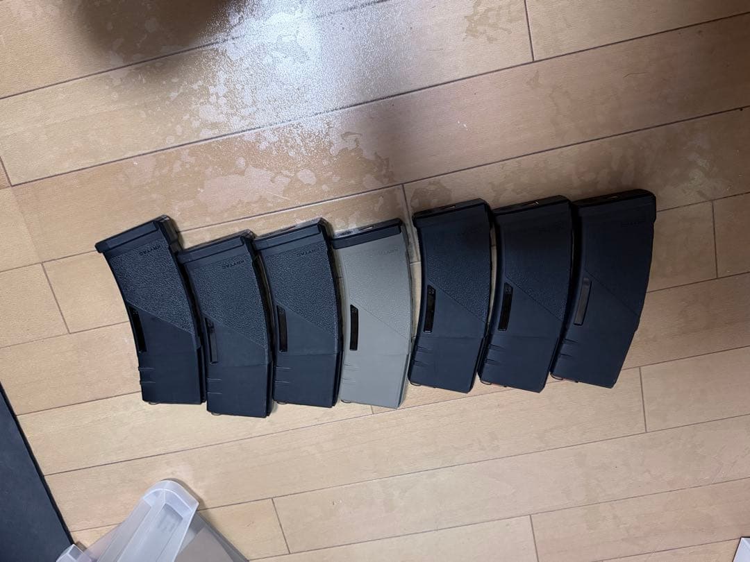 M4 R5風 電動ガン Leviathan-V2 マガジン6本　バッテリー付き