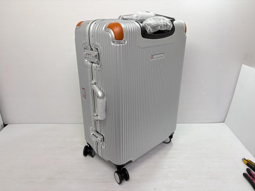 未使用 スイスミリタリー キャリーケース SM-C624（64L）シルバー