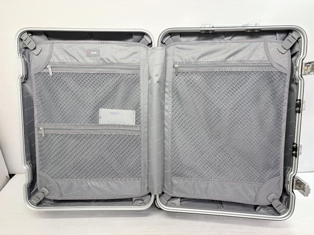 未使用 スイスミリタリー キャリーケース SM-C624（64L）シルバー