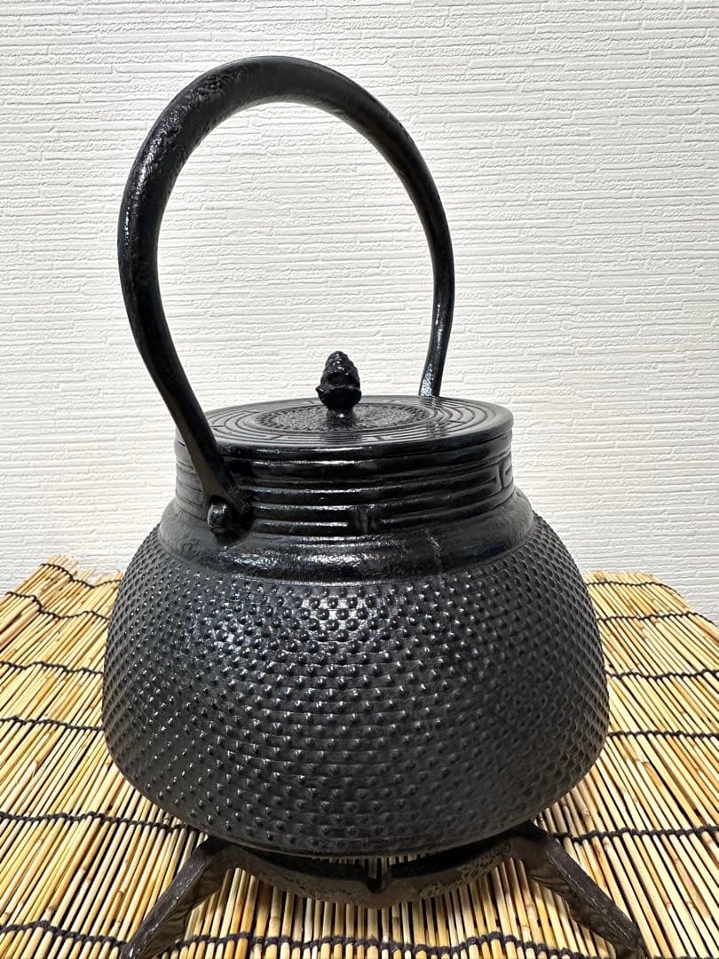 未使用品、供箱、栞、タグ付　南部天正堂作２０型コシキアラレ　南部鉄瓶　南部鉄器