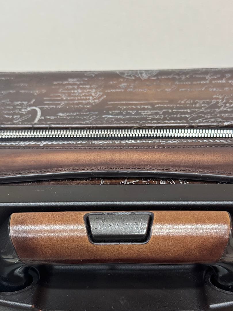 美品！ベルルッティ フルカリグラフィ 全面 シルバーパティーヌ スーツケース