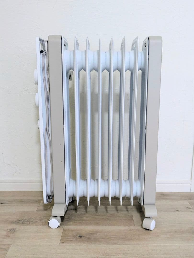 美品 デロンギ　オイルヒーター RHJ21F0812-WH