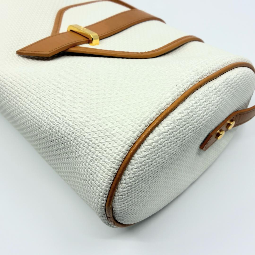 YSL イヴ・サンローラン 白 ホワイト ショルダーバッグ A1356A4