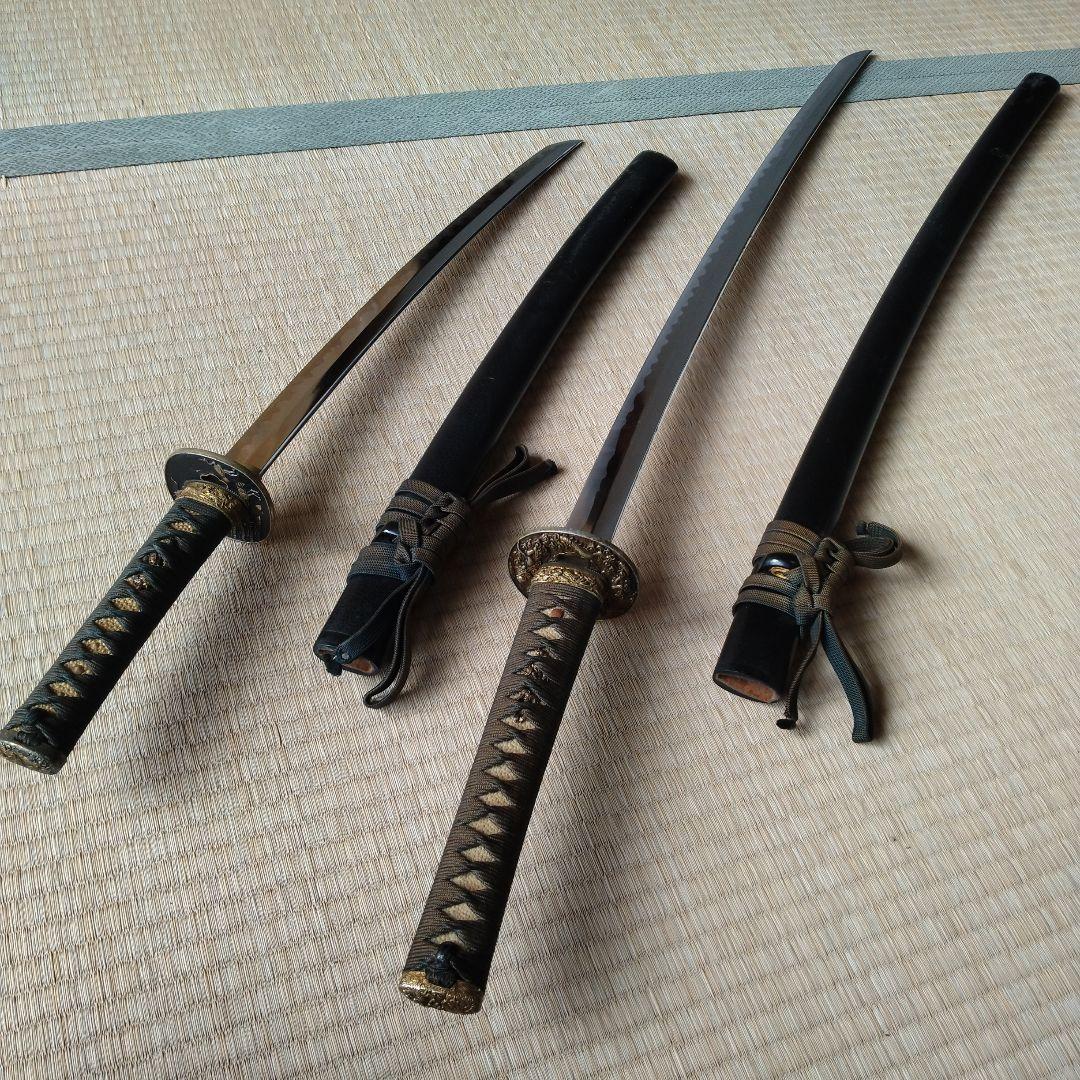 【大小】模造刀 模擬刀 2本 武具 置物 演劇 コスプレ 鍔 黒鞘