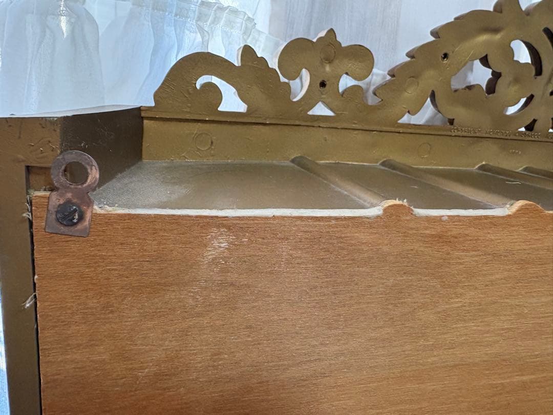 アンティークショップkioのブロンズ色の装飾棚 2段