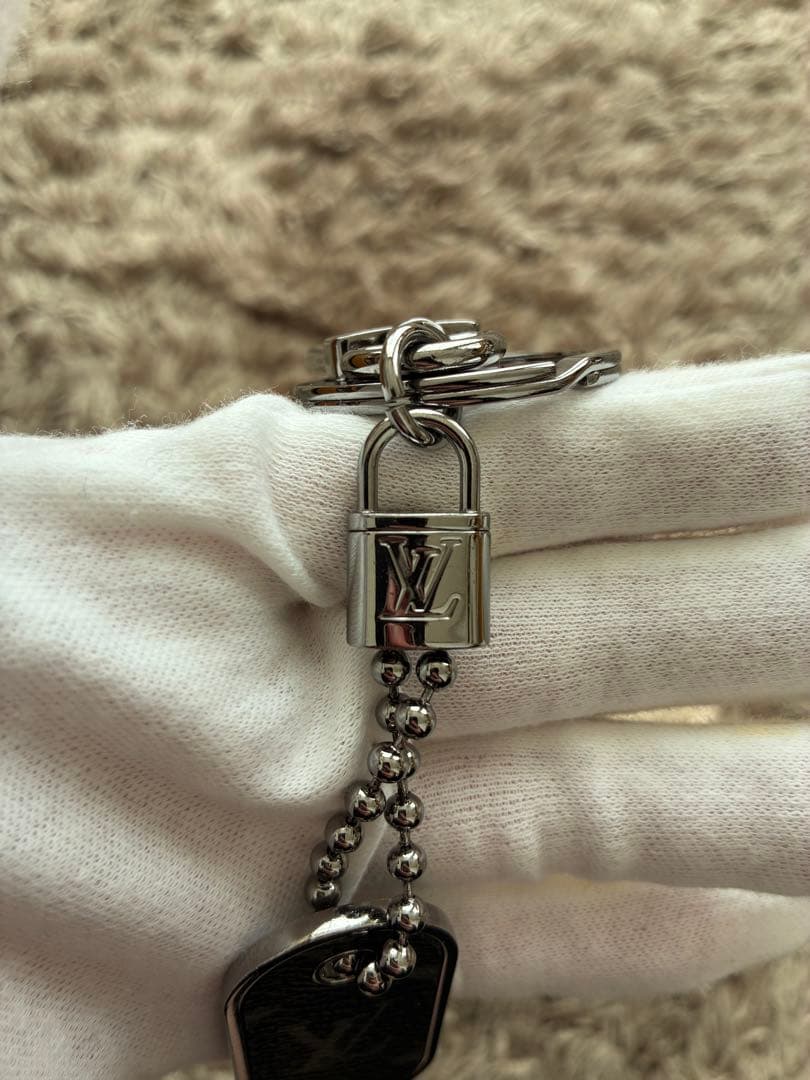 LOUIS VUITTON ブラックキーホルダー