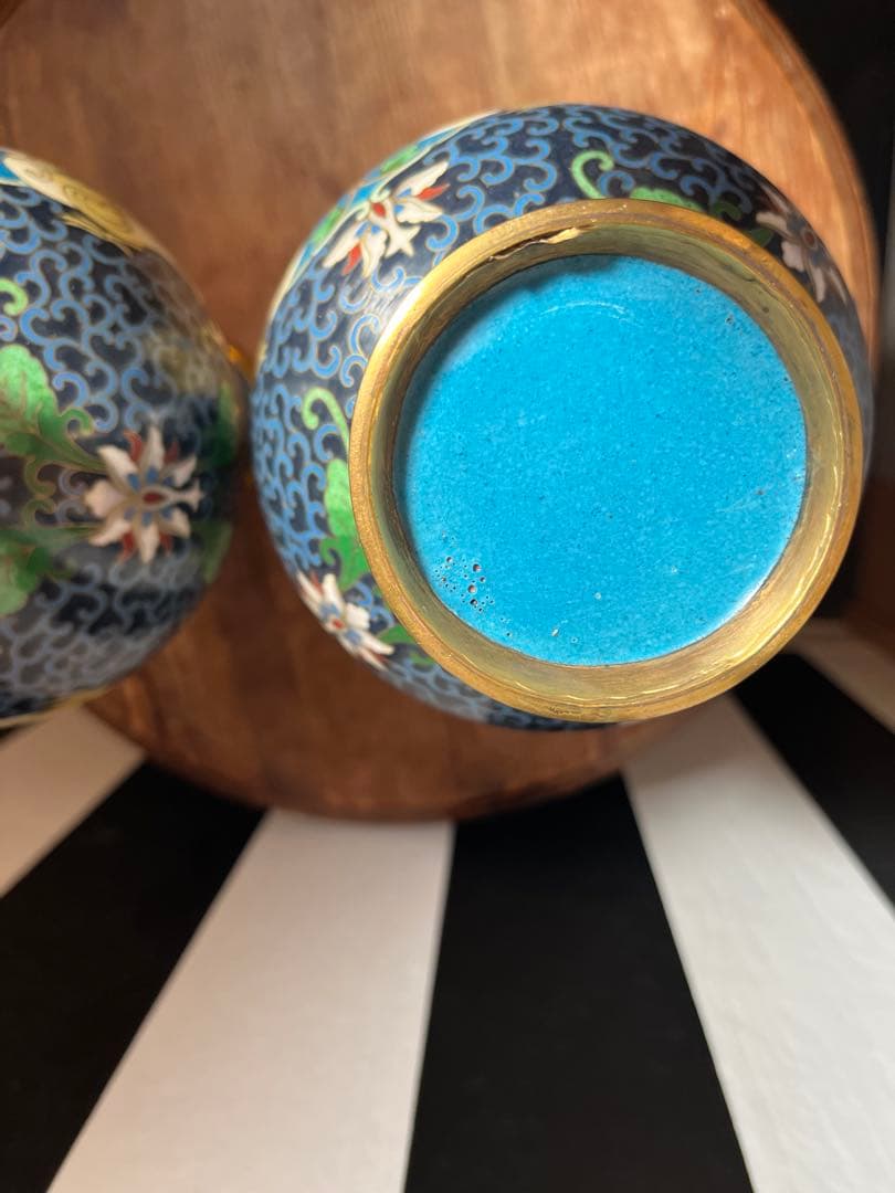 中国七宝焼　花瓶　一対　アンティーク　骨董品　孔雀　台座付き　大ぶり