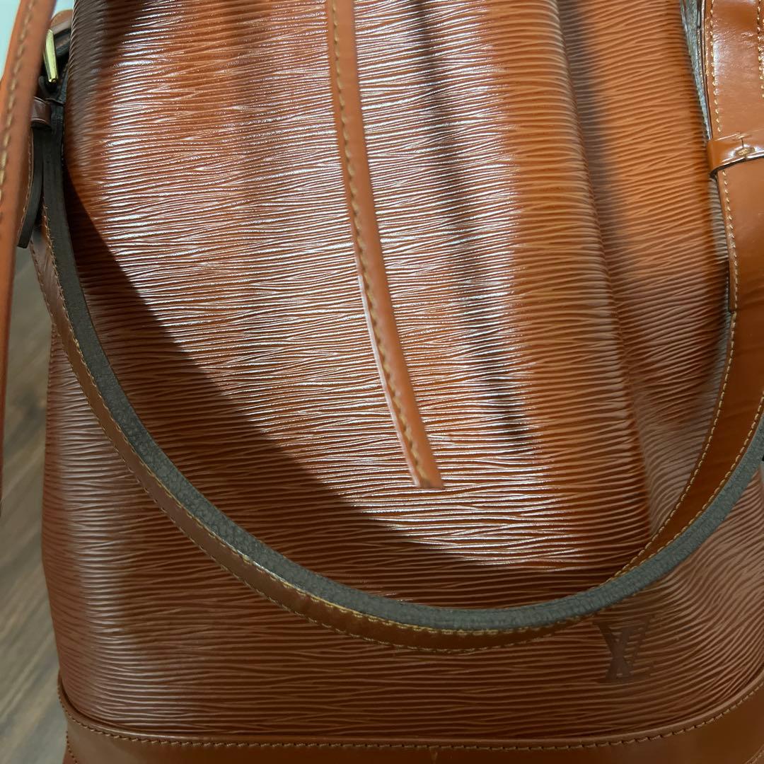 Louis Vuitton エピ　ショルダーバッグ