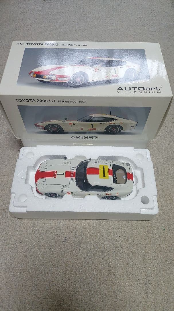 TOYOTA 2000 GT 1/18 AUTOTRART サイン入り