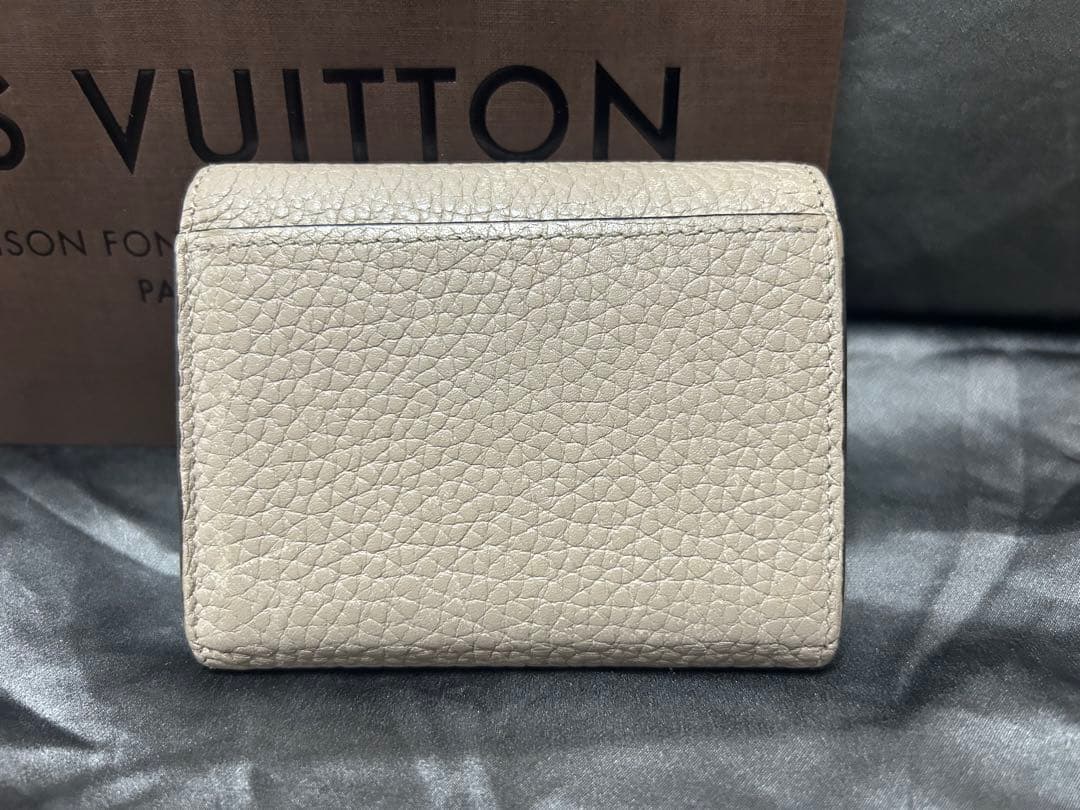 檸*☆様 ルイヴィトン ポルトフォイユ カプシーヌ 三つ折り財布