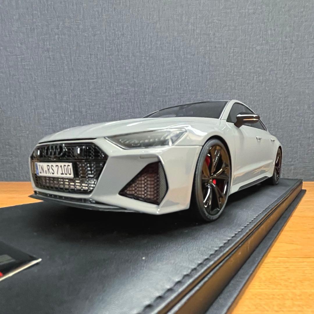 【ミニカー 美品】1/18 MOTORHELIXアウディ RS7 スポーツバック