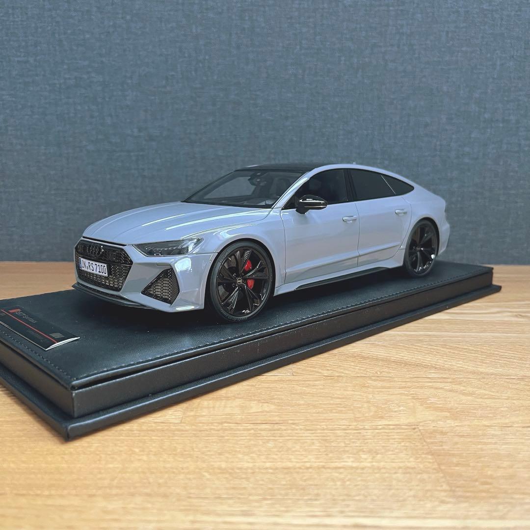 【ミニカー 美品】1/18 MOTORHELIXアウディ RS7 スポーツバック