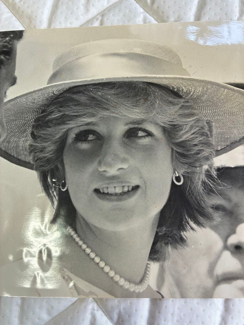 モノクロ写真ダイアナ妃の生写真1983年カナダの首都オタワ25センチ×29センチ