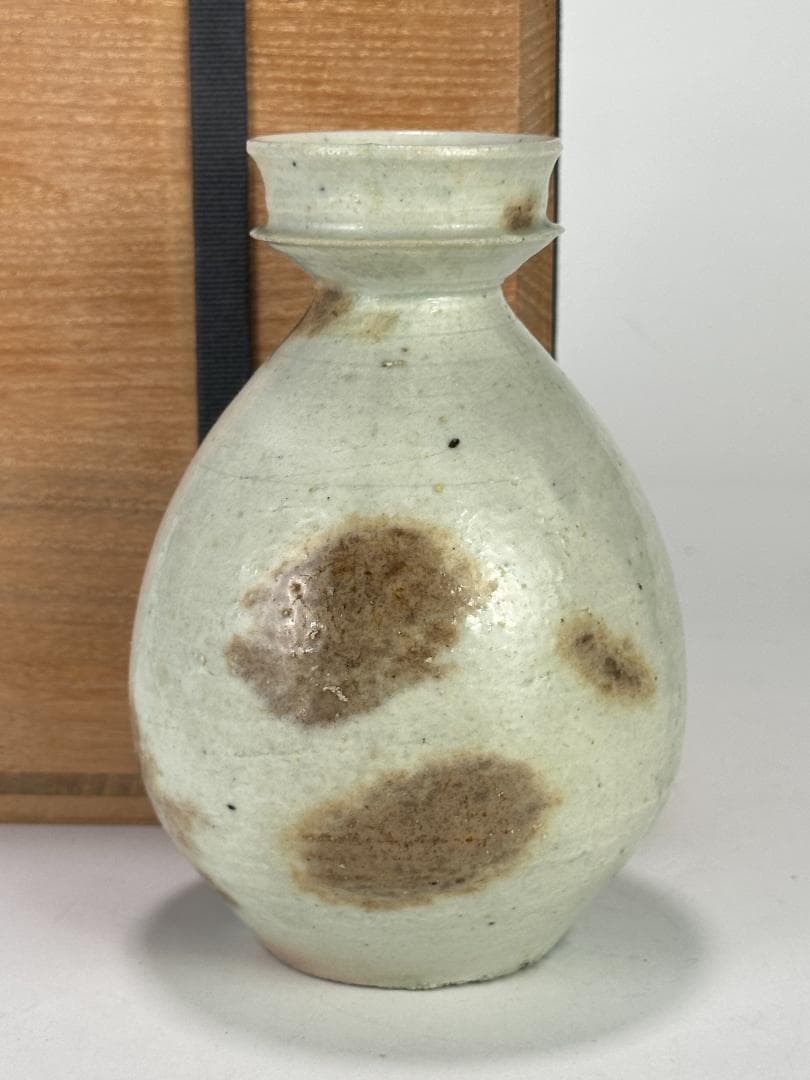韓国美術　李朝時代　白磁　朝鮮王朝時代　後期の白磁瓶　徳利