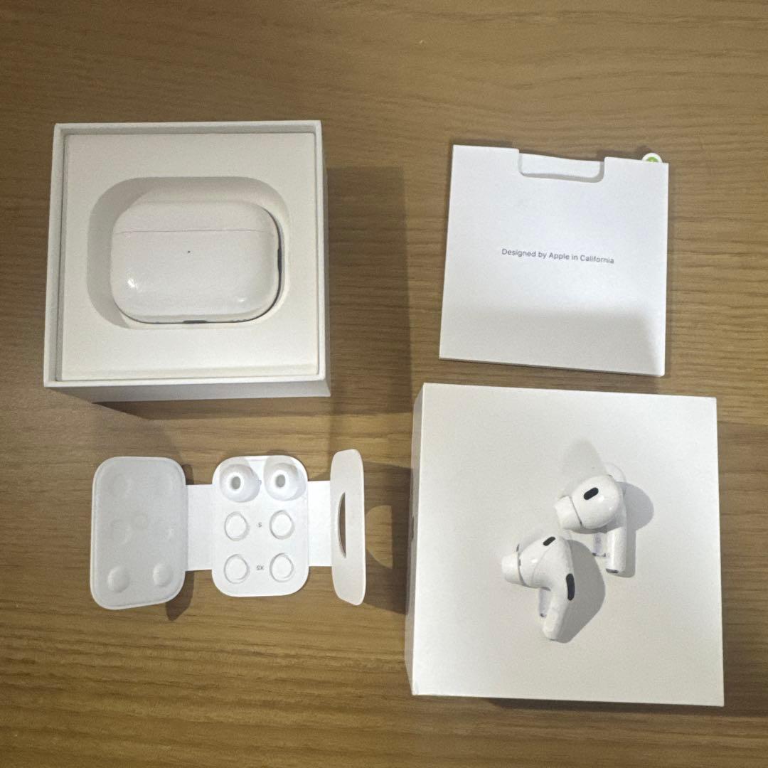 正規品AirPods Pro第二世代 本体 ケース、ライトニングケーブル付き