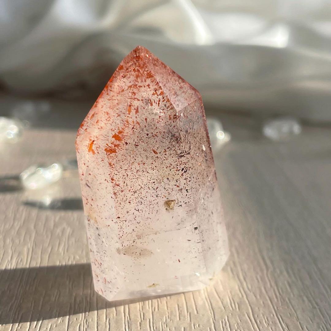 レピドクロサイトインクォーツ (虹色サンストーン入り) 天然石