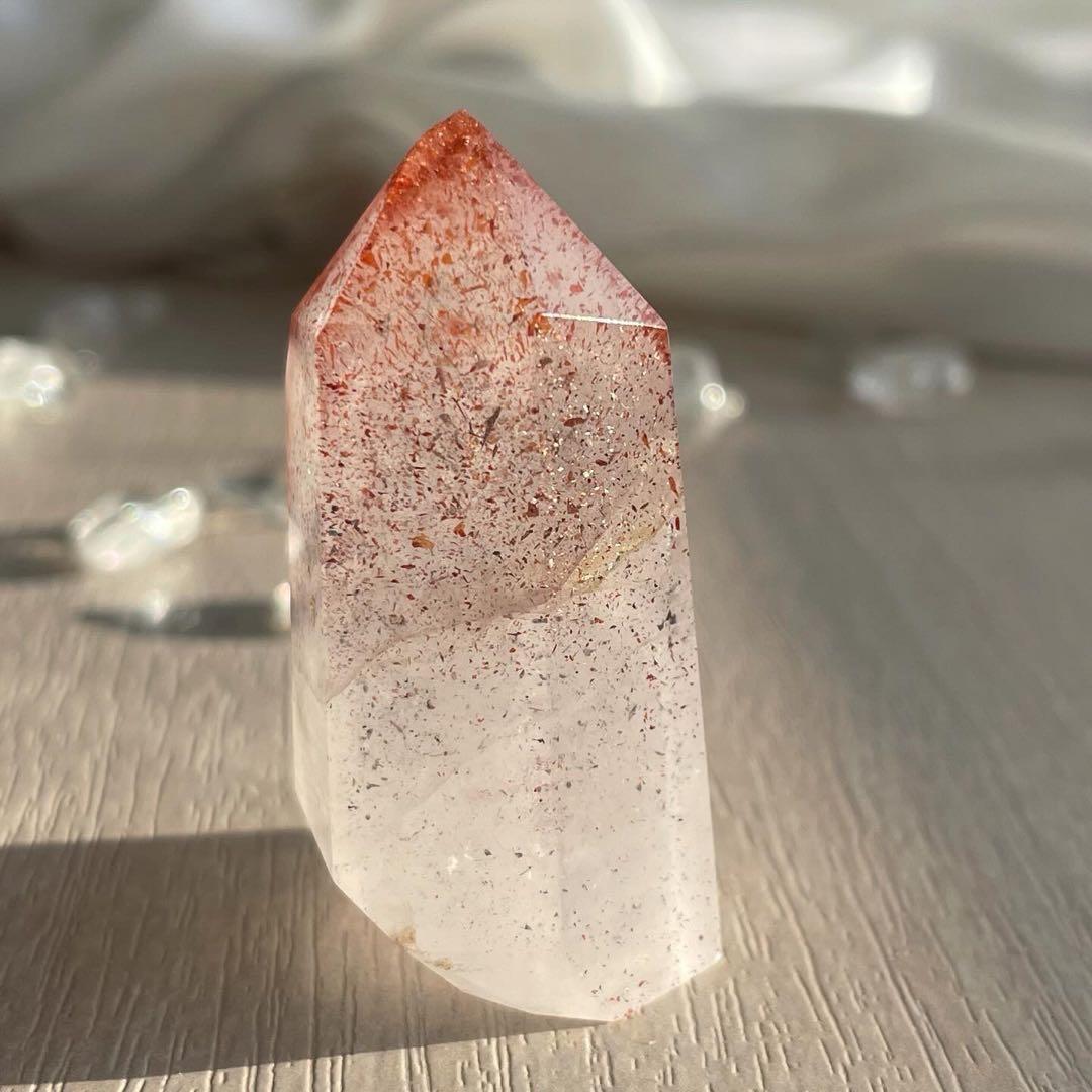 レピドクロサイトインクォーツ (虹色サンストーン入り) 天然石