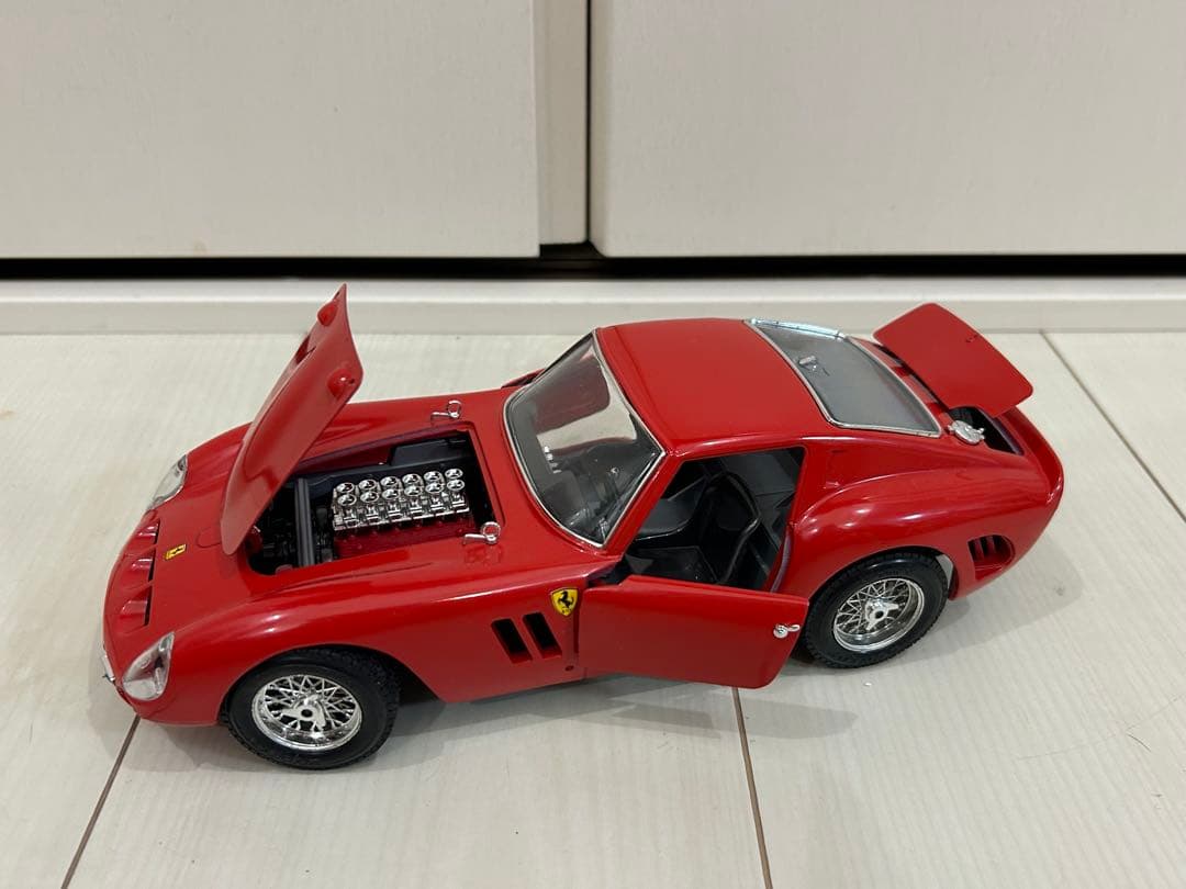 希少 1/18 フェラーリFerrari 250 GTO ミニカー レッド