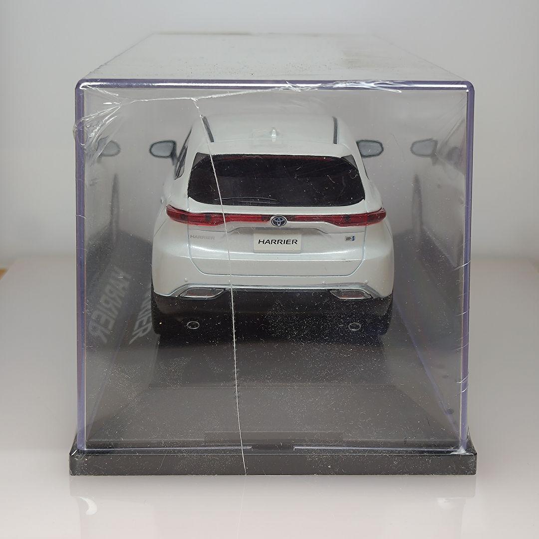 新型 トヨタ ハリアー カラーサンプル ホワイトパールクリスタルシャイン 非売品