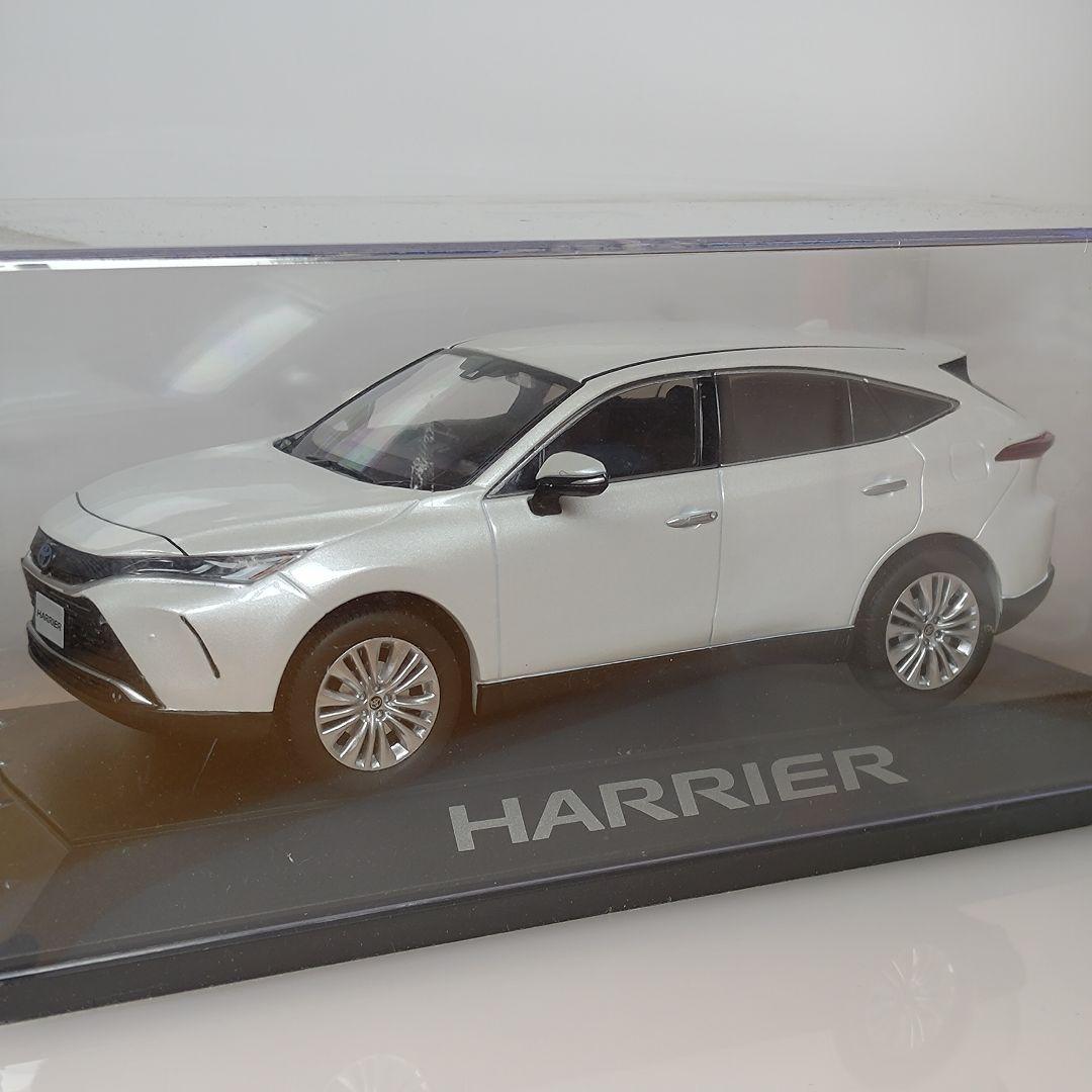 新型 トヨタ ハリアー カラーサンプル ホワイトパールクリスタルシャイン 非売品