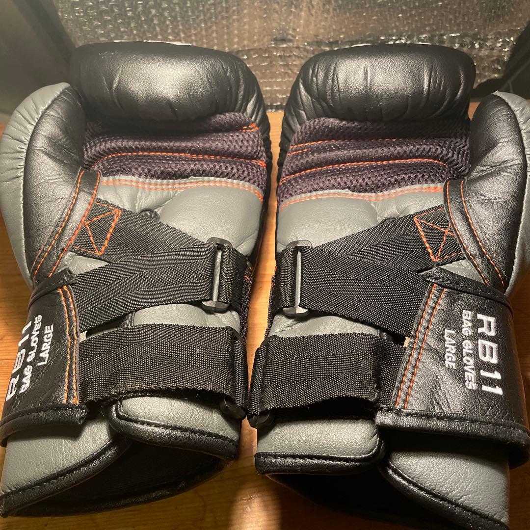 究極のグローブ　ライバル　RIVAL RB11 ボクシンググローブ