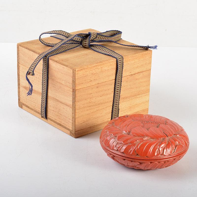 茶道具　朱塗　鎌倉彫　牡丹文　香合　箱付　V　6299