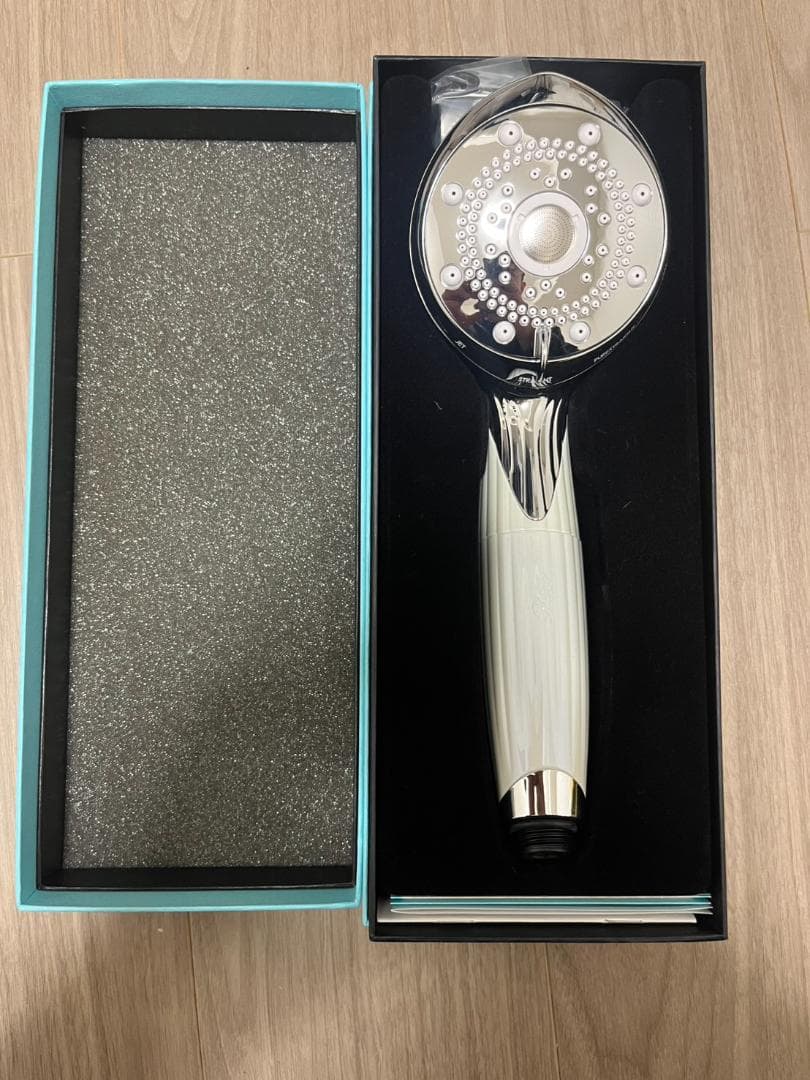新品未使用ReFa シャワ-ヘッド ＋新品ピュアカートリッジ3個