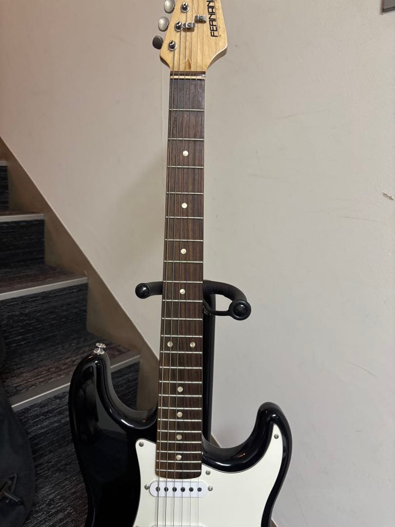 FERNANDES フェルナンデス ストラトキャスタータイプ エレキギター 黒